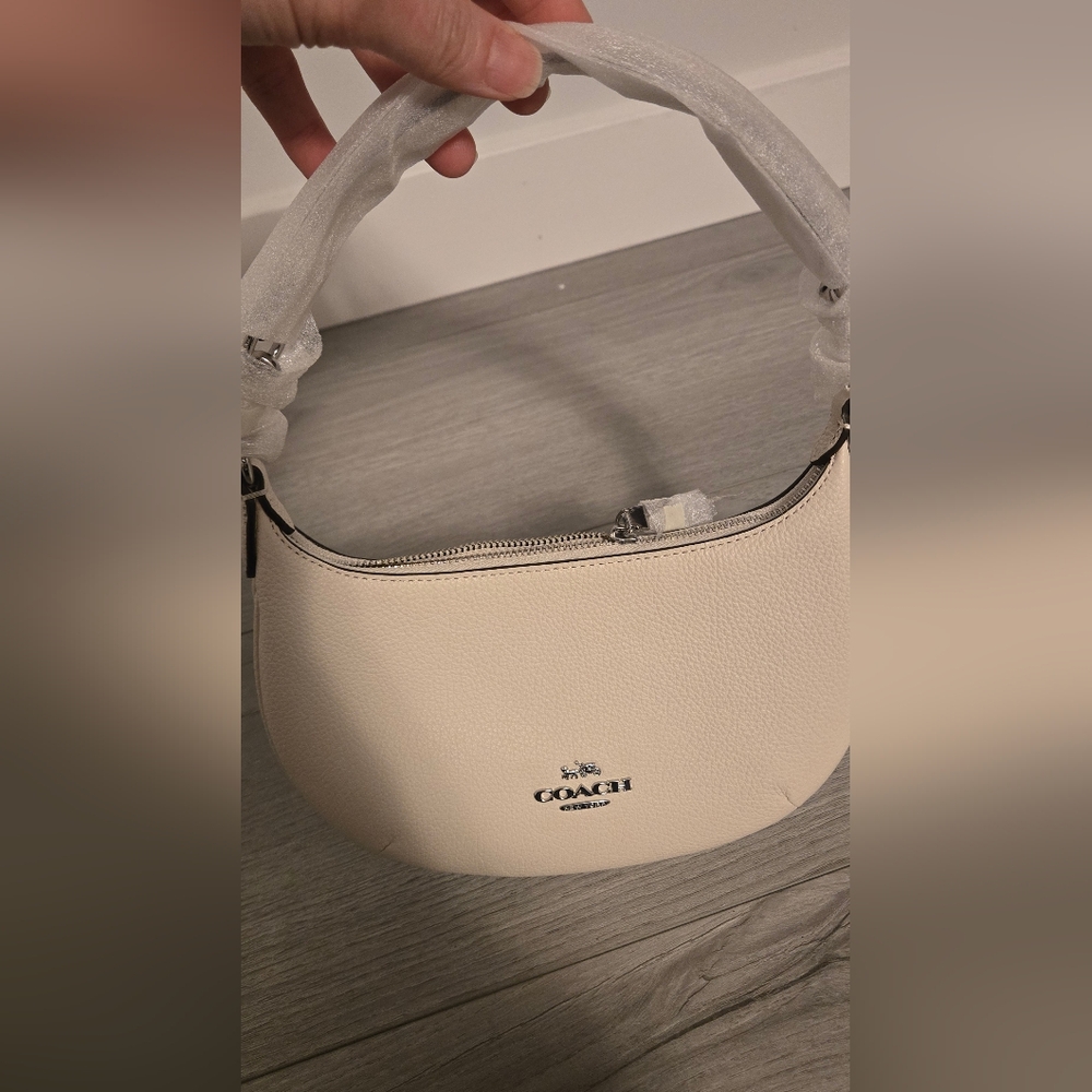 Coach Off-White Leather Shoulder Bag (Mini bag) 🤍